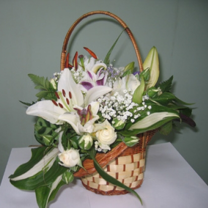 Корзина с лилией